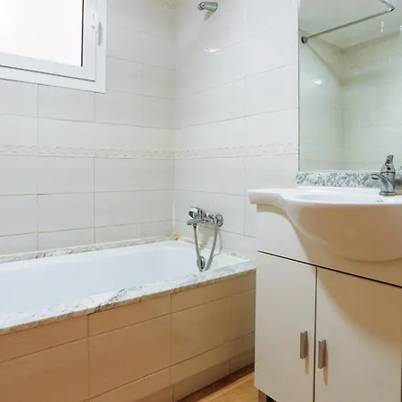 2 Bedroom Gorgeous In Apartamento Torrevieja